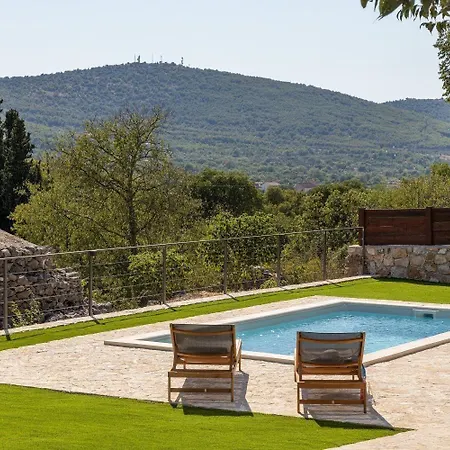 Ferienhaus Mit Privatpool Fur 6 Personen Ca 100 Qm In Dubrava Kod Sibenik, Dalmatien Norddalmatien